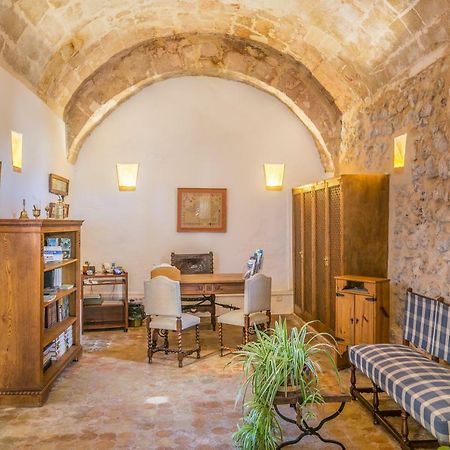 Historic House In Mallorca Up To 12 Guests Villa อานดราตส์ ภายนอก รูปภาพ